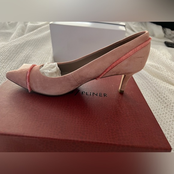 Donald Pliner pink suede pointy toe pumps - Picture 4 of 7